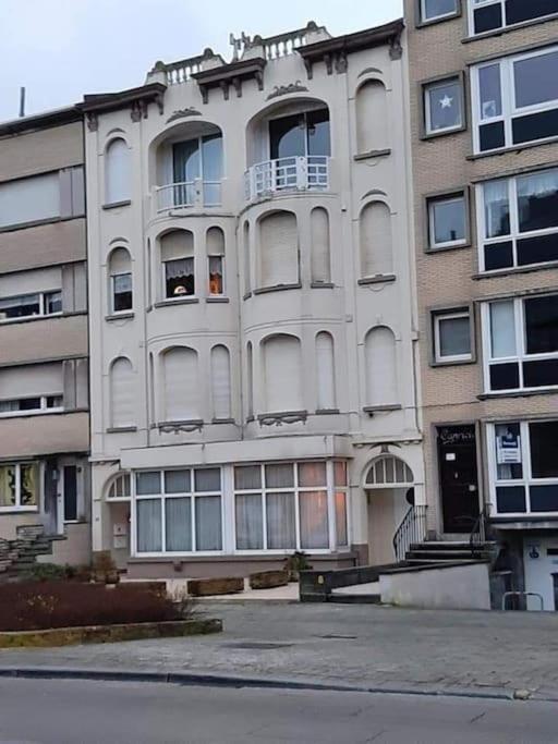 Villa Jean Gezellig Appartement Met Zeezicht Blankenberge Buitenkant foto